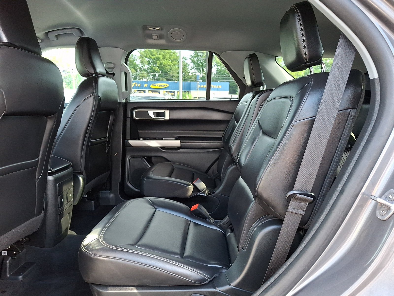 Certified 2023 Ford Explorer XLT w/ Equipment Group 202A AWD/4WD image 11