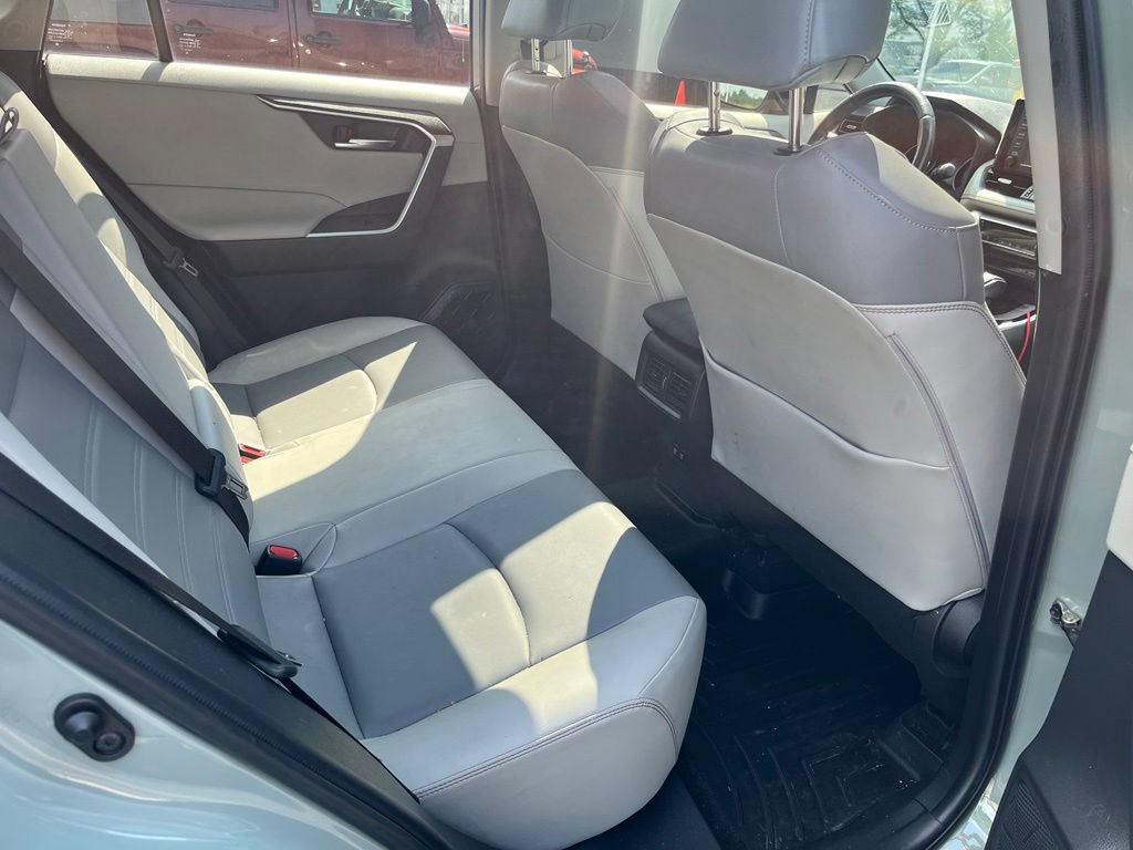 Used 2019 Toyota RAV4 XLE Premium FWD image 6