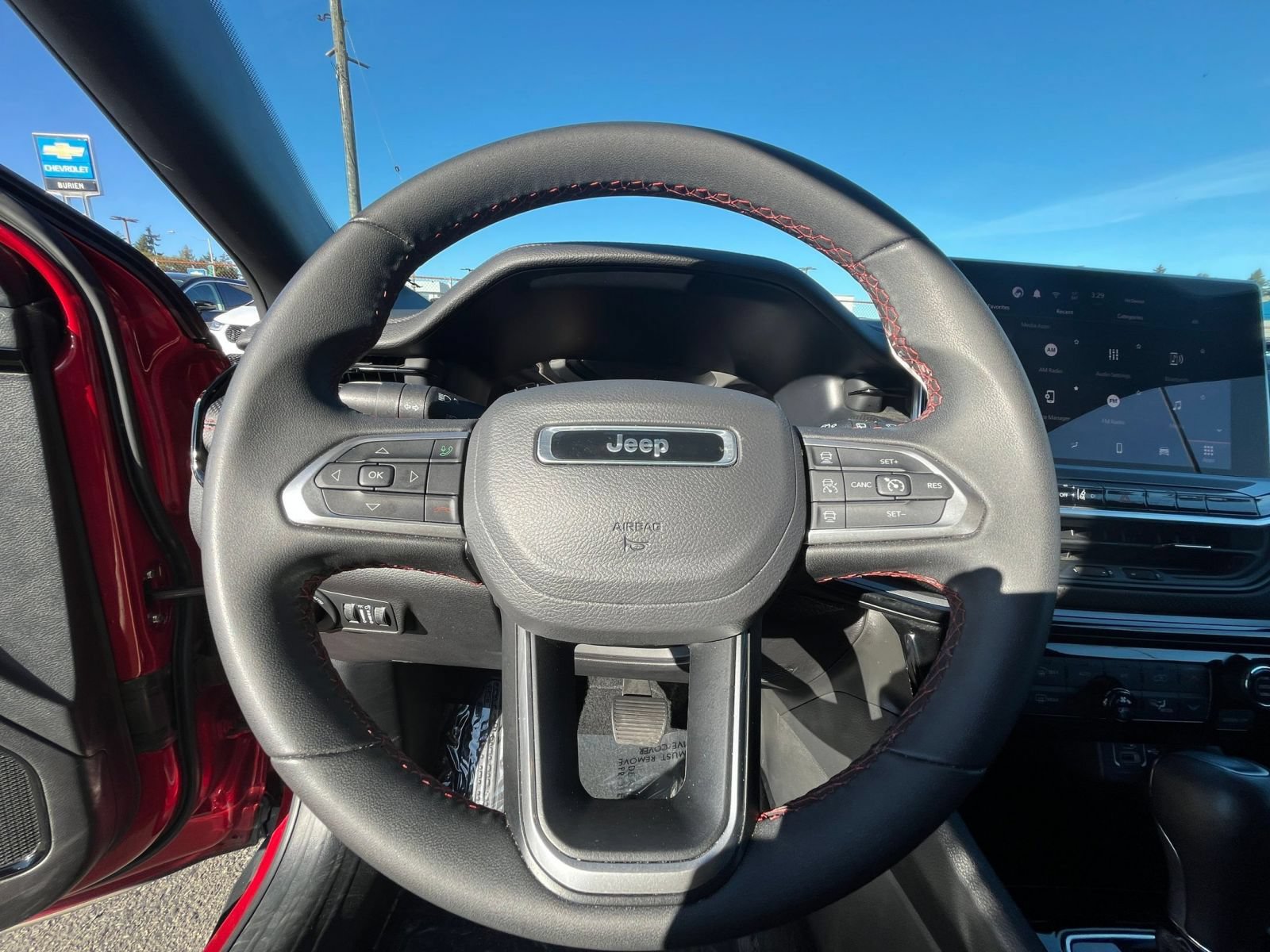 Used 2025 Jeep Compass Trailhawk AWD/4WD image 27