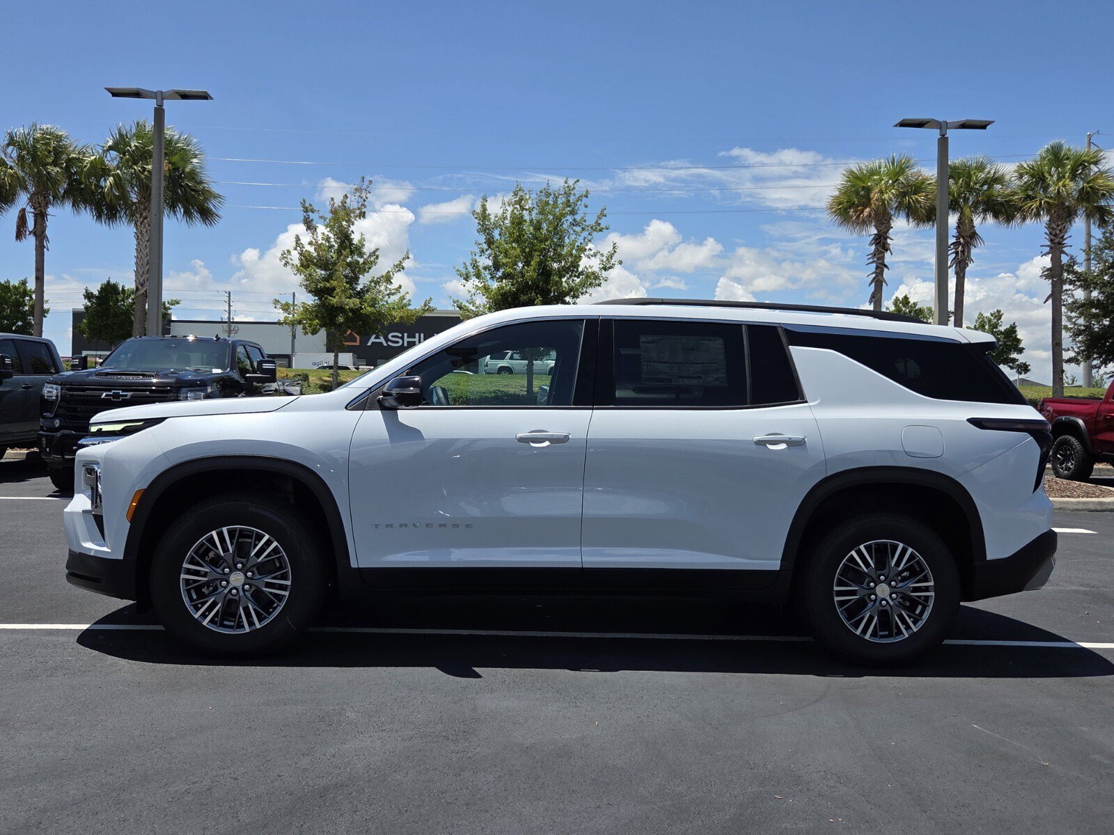 New 2026 Chevrolet Traverse LT w/ Driver Confidence Package AWD/4WD image 3