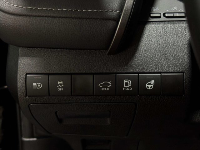 Used 2022 Toyota Camry SE w/ Cold Weather Package FWD image 19