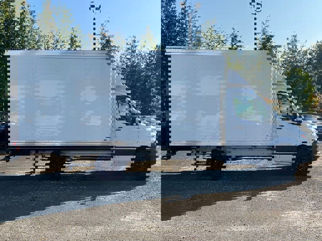 Used 2024 Mercedes-Benz Sprinter 4500 image 9