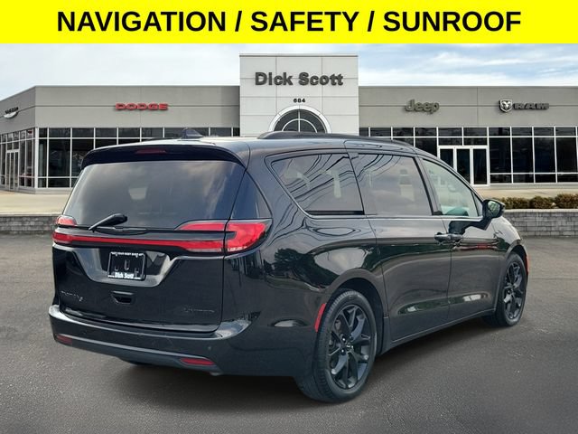 Used 2025 Chrysler Pacifica Limited FWD image 5