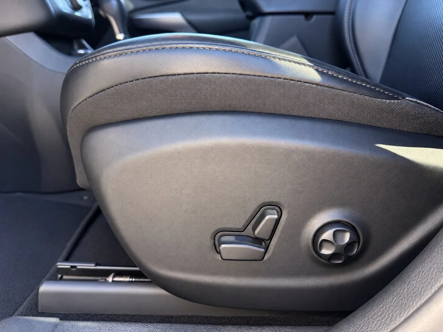 Used 2021 Jeep Cherokee Limited AWD/4WD image 37
