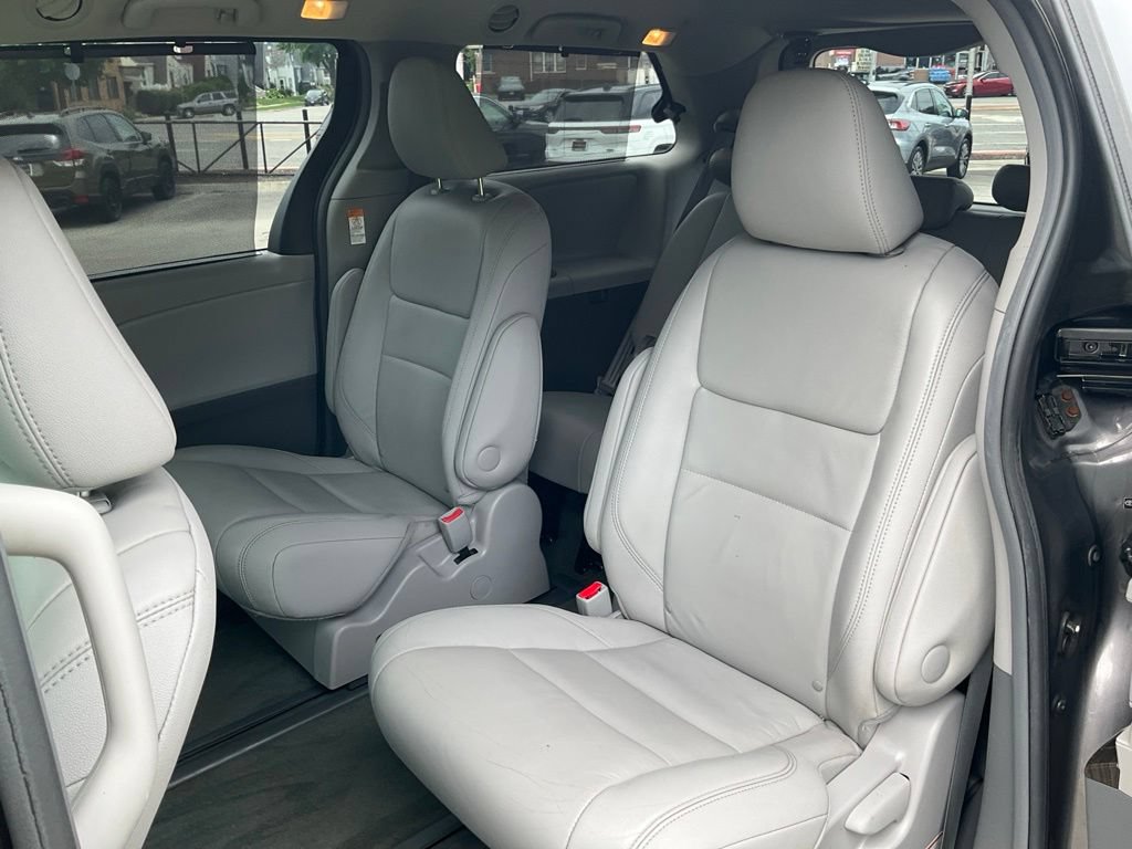 Used 2015 Toyota Sienna XLE AWD/4WD image 11