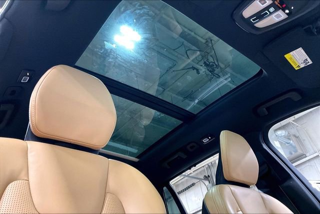 Certified 2024 Volvo XC90 B6 Ultimate w/ Protection Package Premier image 25