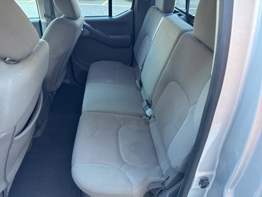 Used 2018 Nissan Frontier SV image 25