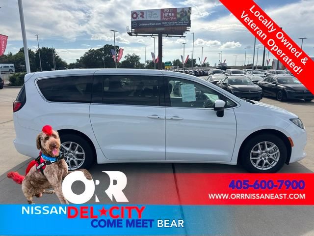 Used 2023 Chrysler Voyager LX FWD image 6