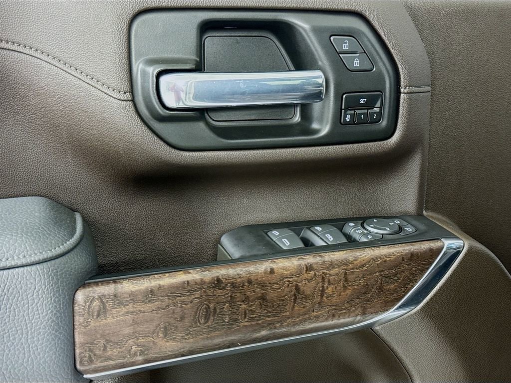 Used 2023 GMC Sierra 3500 Denali w/ Denali Ultimate Package image 17