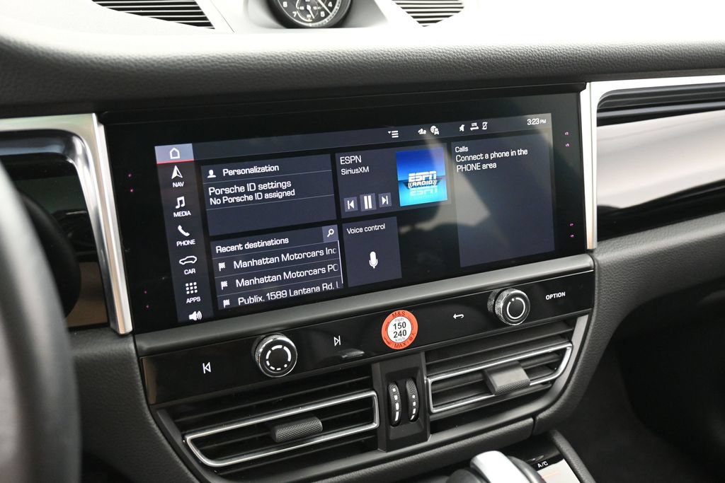 Certified 2024 Porsche Macan AWD/4WD image 20