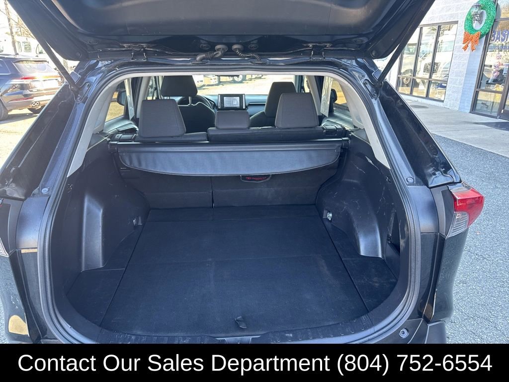 Used 2021 Toyota RAV4 LE image 13