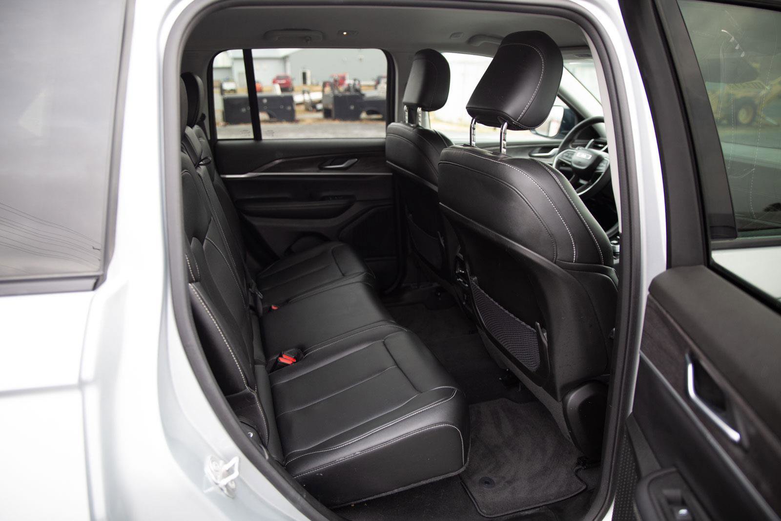 Used 2024 Jeep Grand Cherokee Limited w/ Black Appearance Package image 22