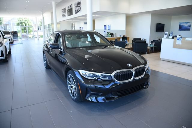 Used 2021 BMW 330i xDrive Sedan AWD/4WD image 4