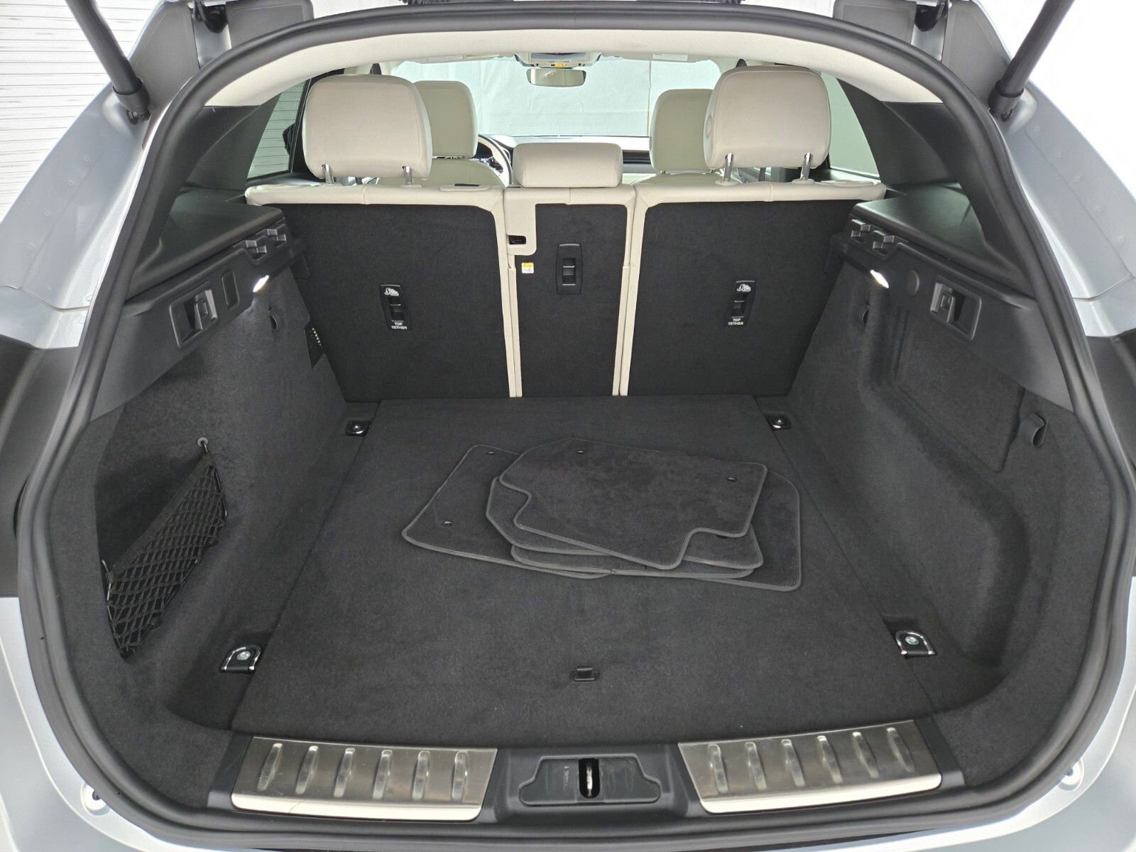 Used 2023 Jaguar F-PACE S image 15