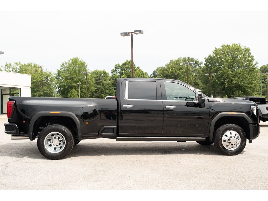 New 2026 GMC Sierra 3500 Denali Ultimate w/ LPO, Black Badging Package AWD/4WD image 9