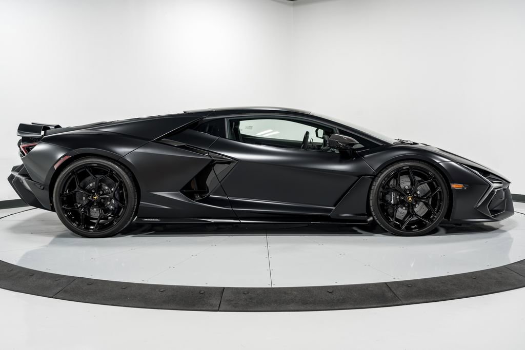 Used 2024 Lamborghini Revuelto image 2