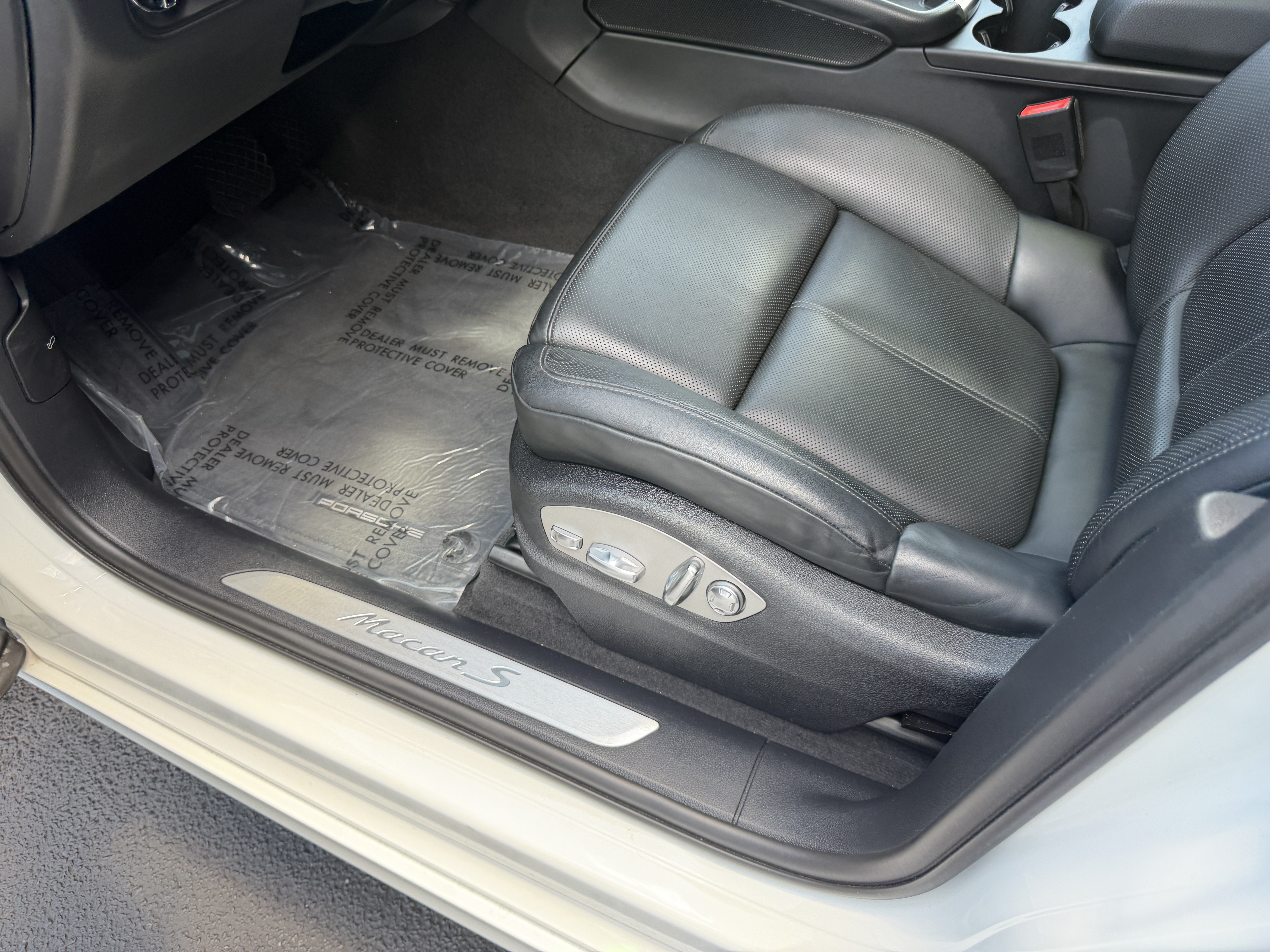 Certified 2023 Porsche Macan S AWD/4WD image 13