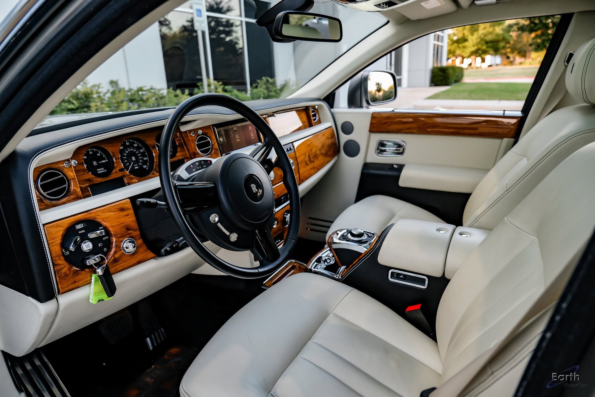 Used 2014 Rolls-Royce Phantom Sedan image 30