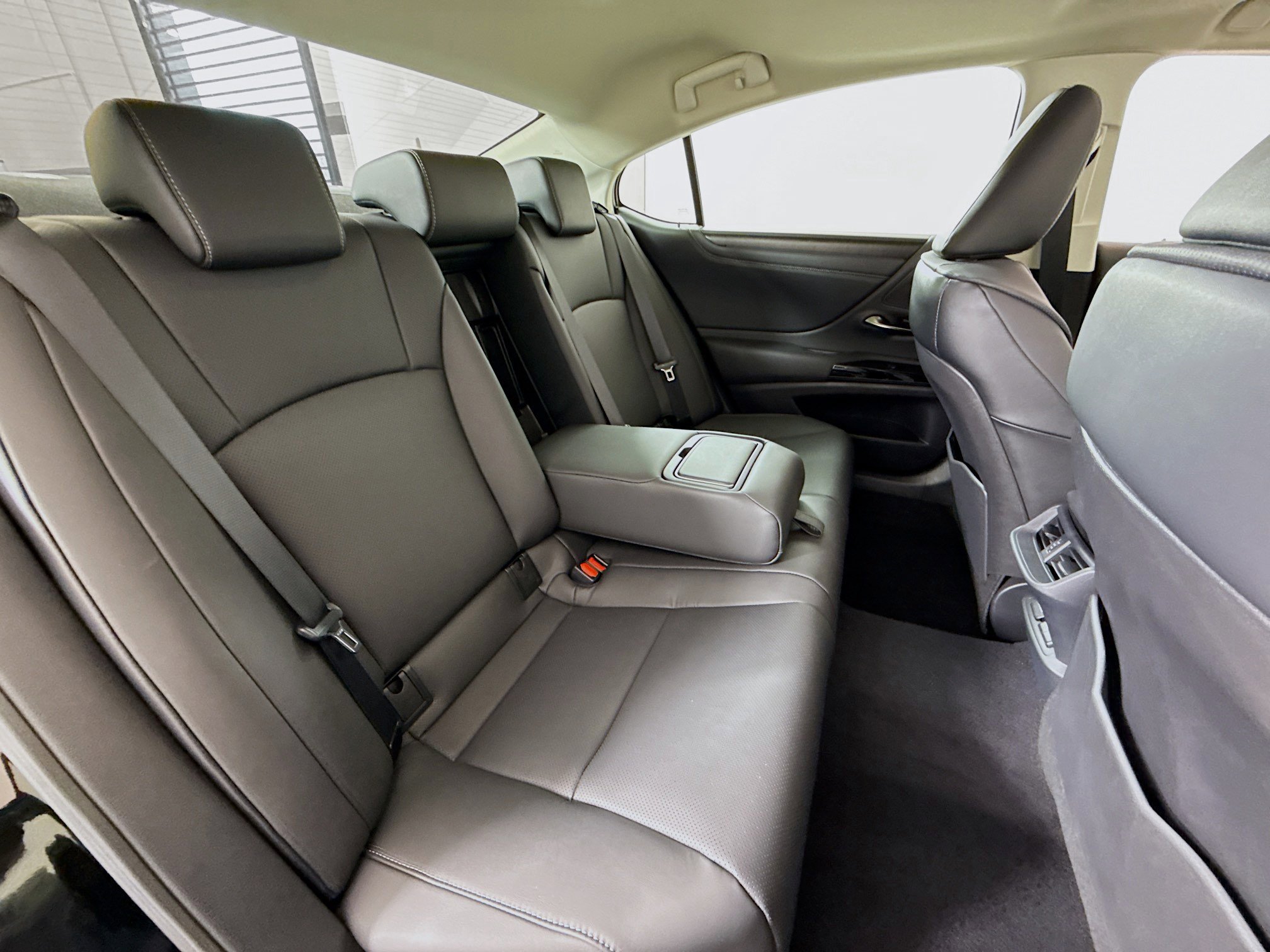 Used 2025 Lexus ES 350 350 w/ Premium Package image 24