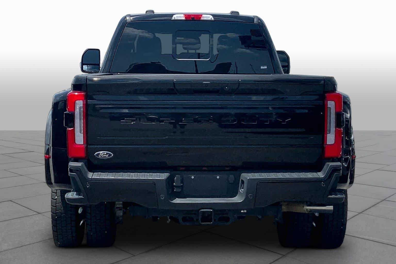 Used 2025 Ford F450 Platinum w/ FX4 Off-Road Package AWD/4WD image 5
