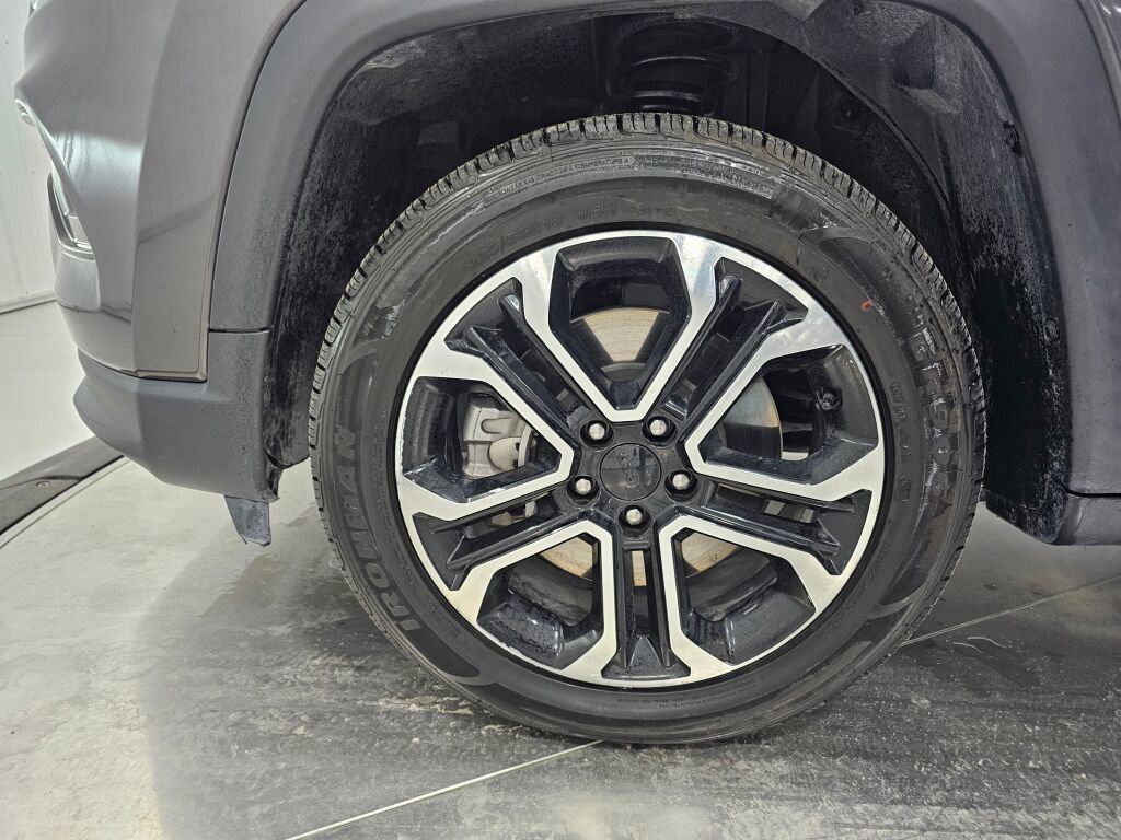 Used 2024 Jeep Compass Limited image 11