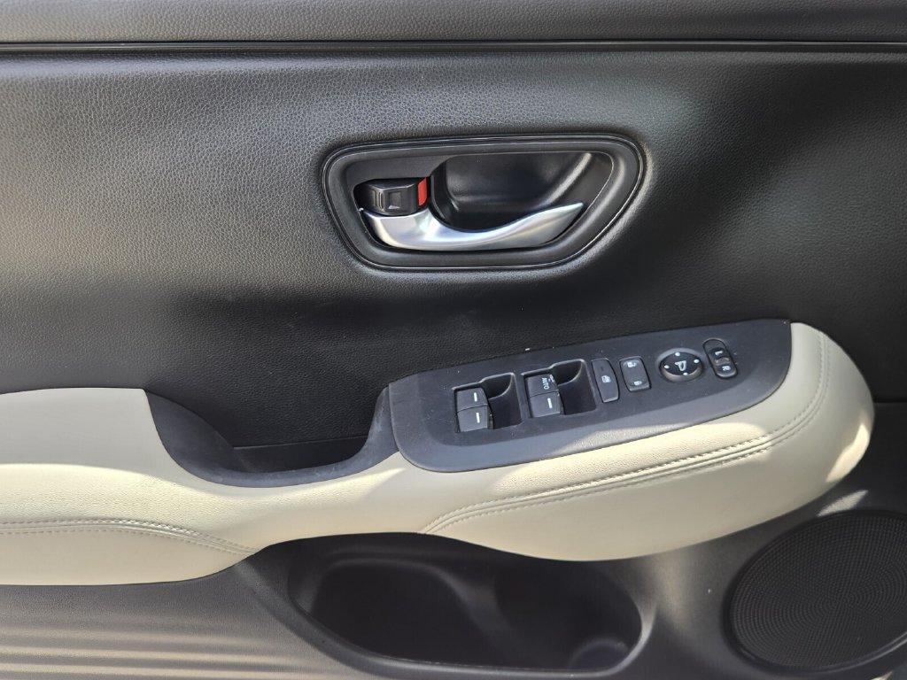 Certified 2025 Honda HR-V LX image 26