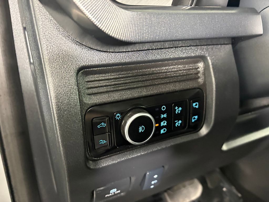 Certified 2025 Ford F350 Platinum w/ Tremor Off-Road Package AWD/4WD image 13
