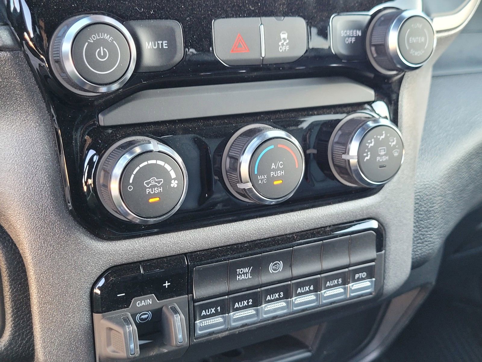 New 2025 RAM 5500 Tradesman AWD/4WD image 14