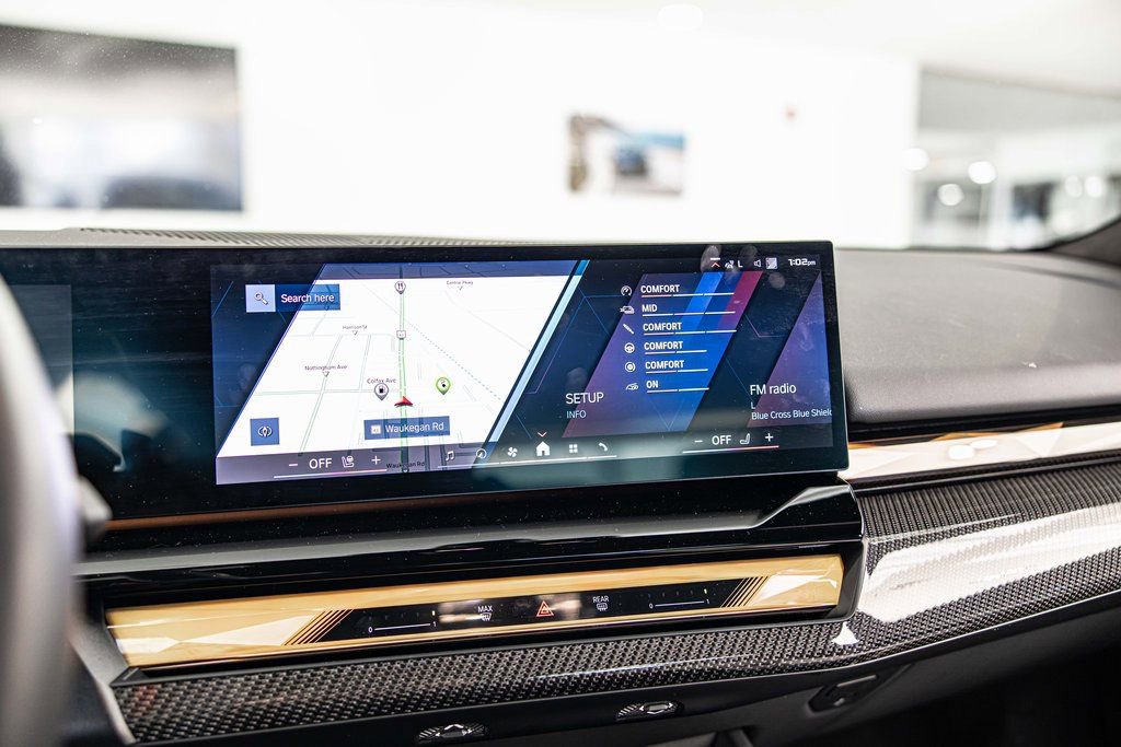 Used 2025 BMW M5 w/ Carbon Package image 27