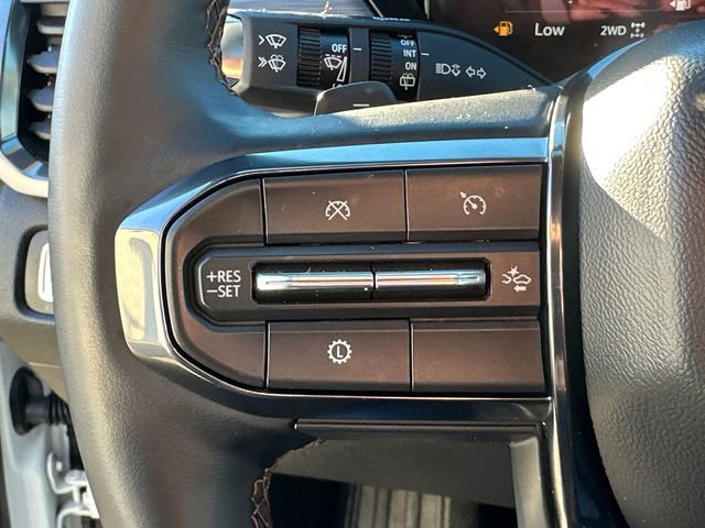 Used 2025 GMC Acadia AT4 w/ Luxury Package image 32