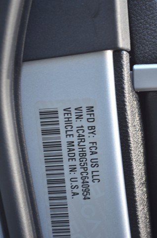 Used 2023 Jeep Grand Cherokee Limited image 14