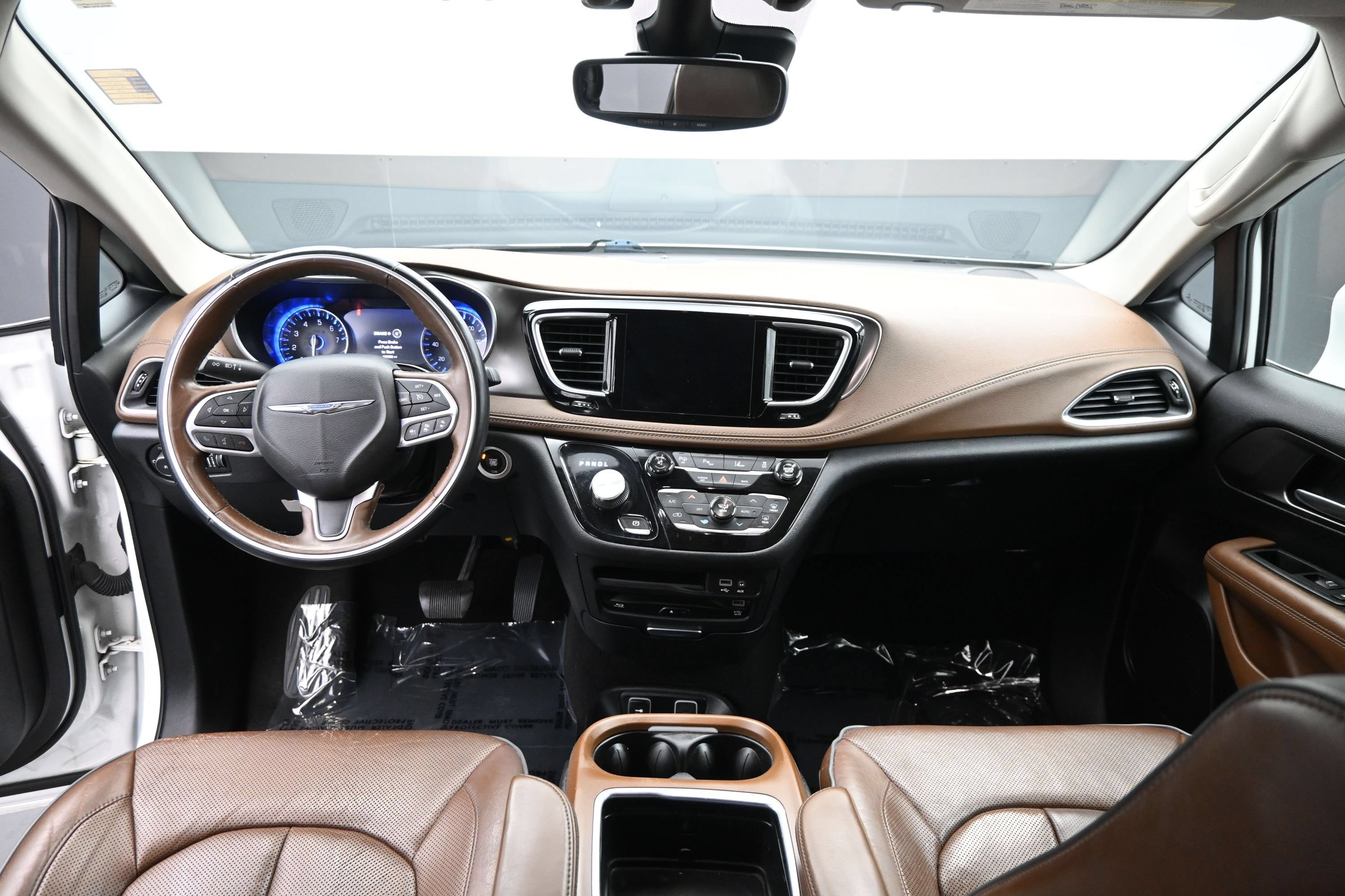 Used 2017 Chrysler Pacifica Limited FWD image 14