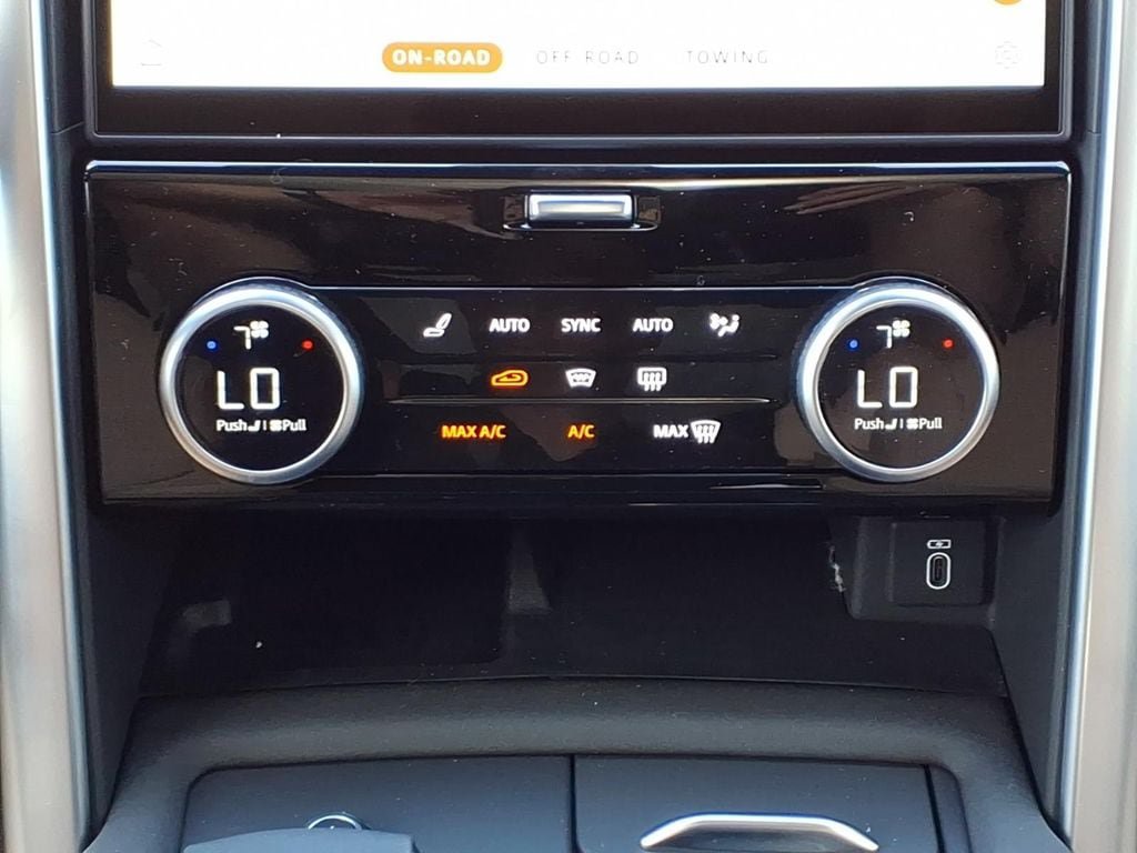 New 2026 Land Rover Discovery Limited Edition AWD/4WD image 21