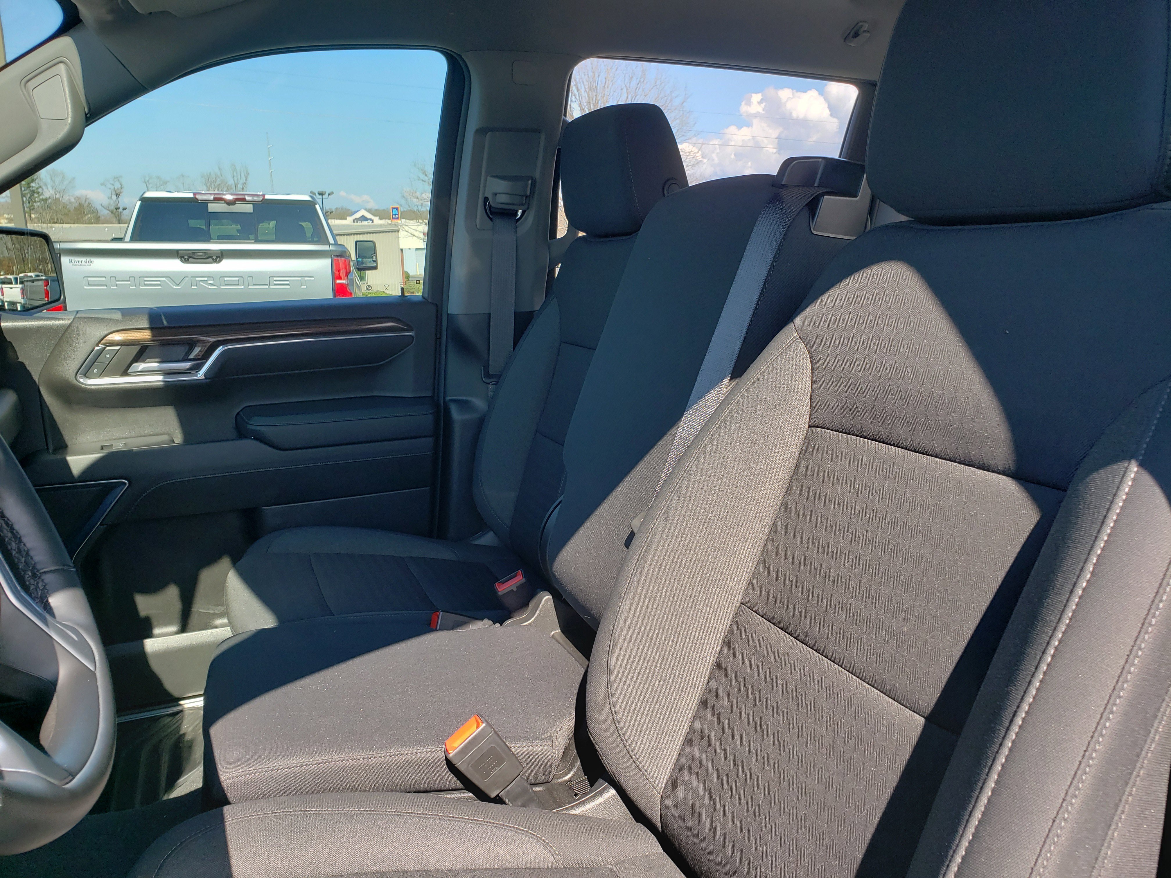 Used 2024 Chevrolet Silverado 1500 LT image 26