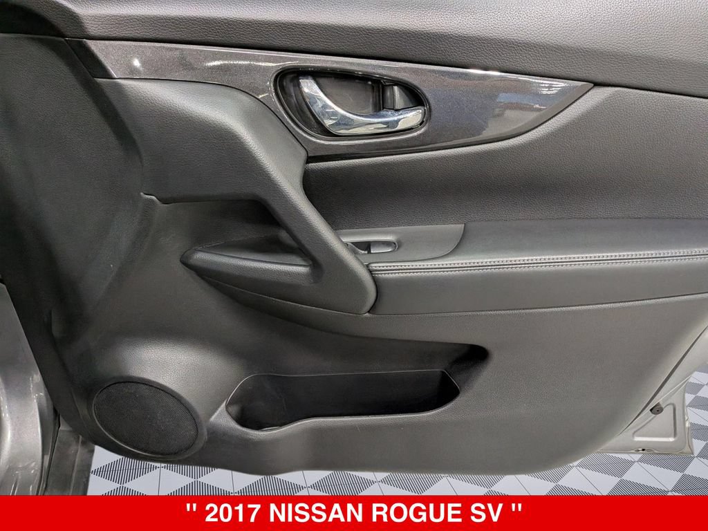 Used 2017 Nissan Rogue SV AWD/4WD image 31