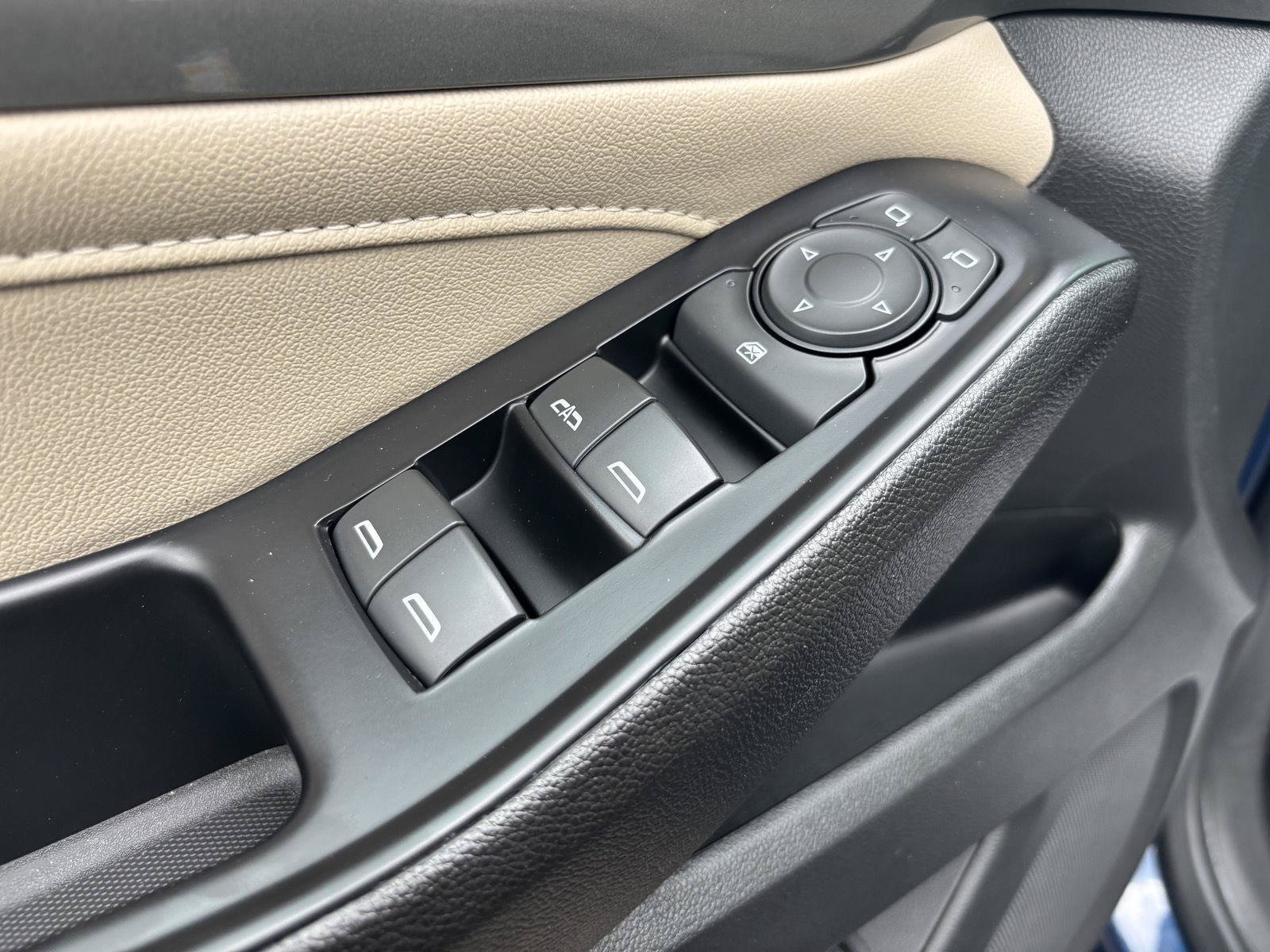 Used 2023 Chevrolet Traverse LT AWD/4WD image 15