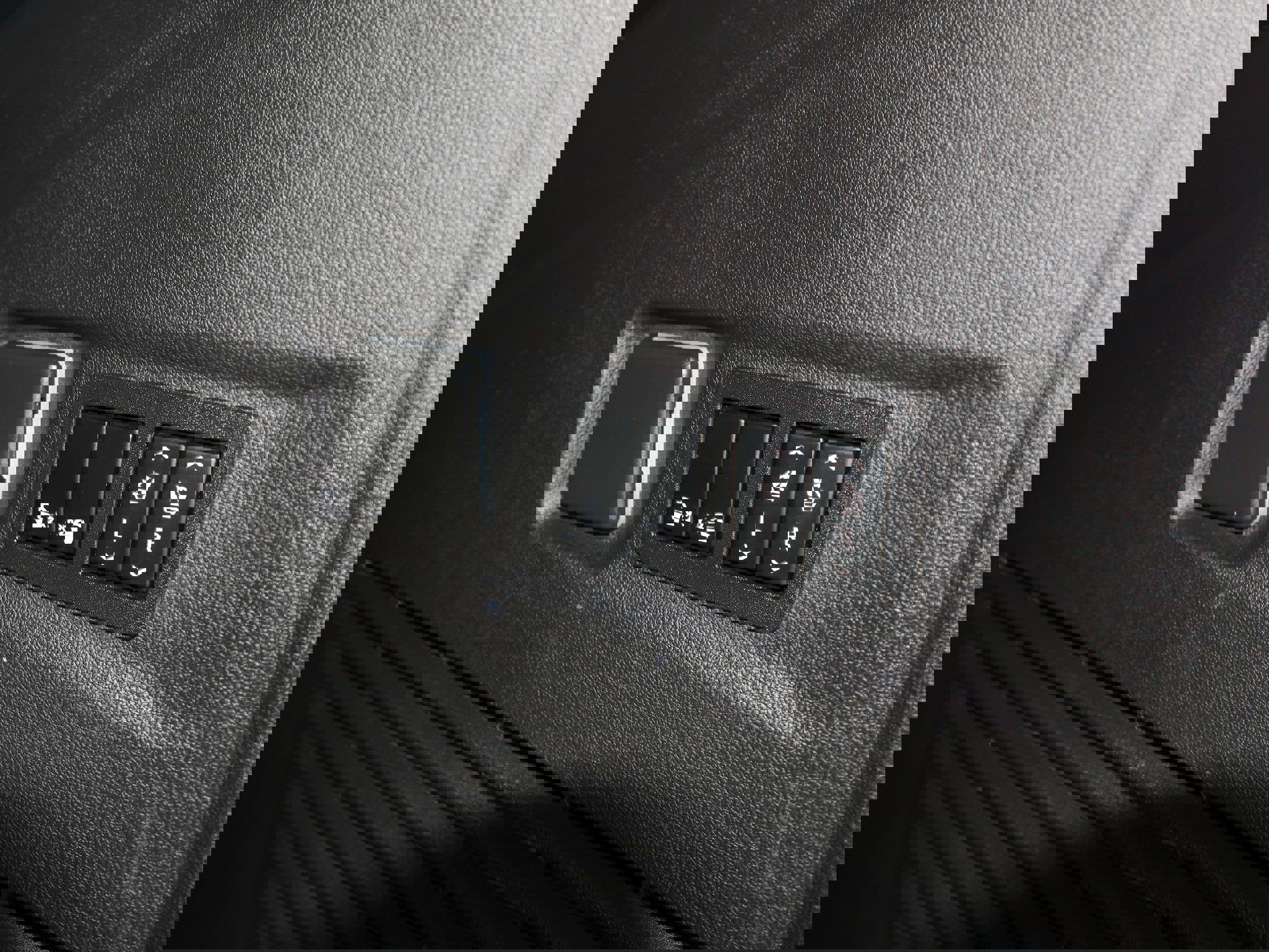 Used 2022 GMC Yukon XL SLT w/ SLT Premium Package image 12