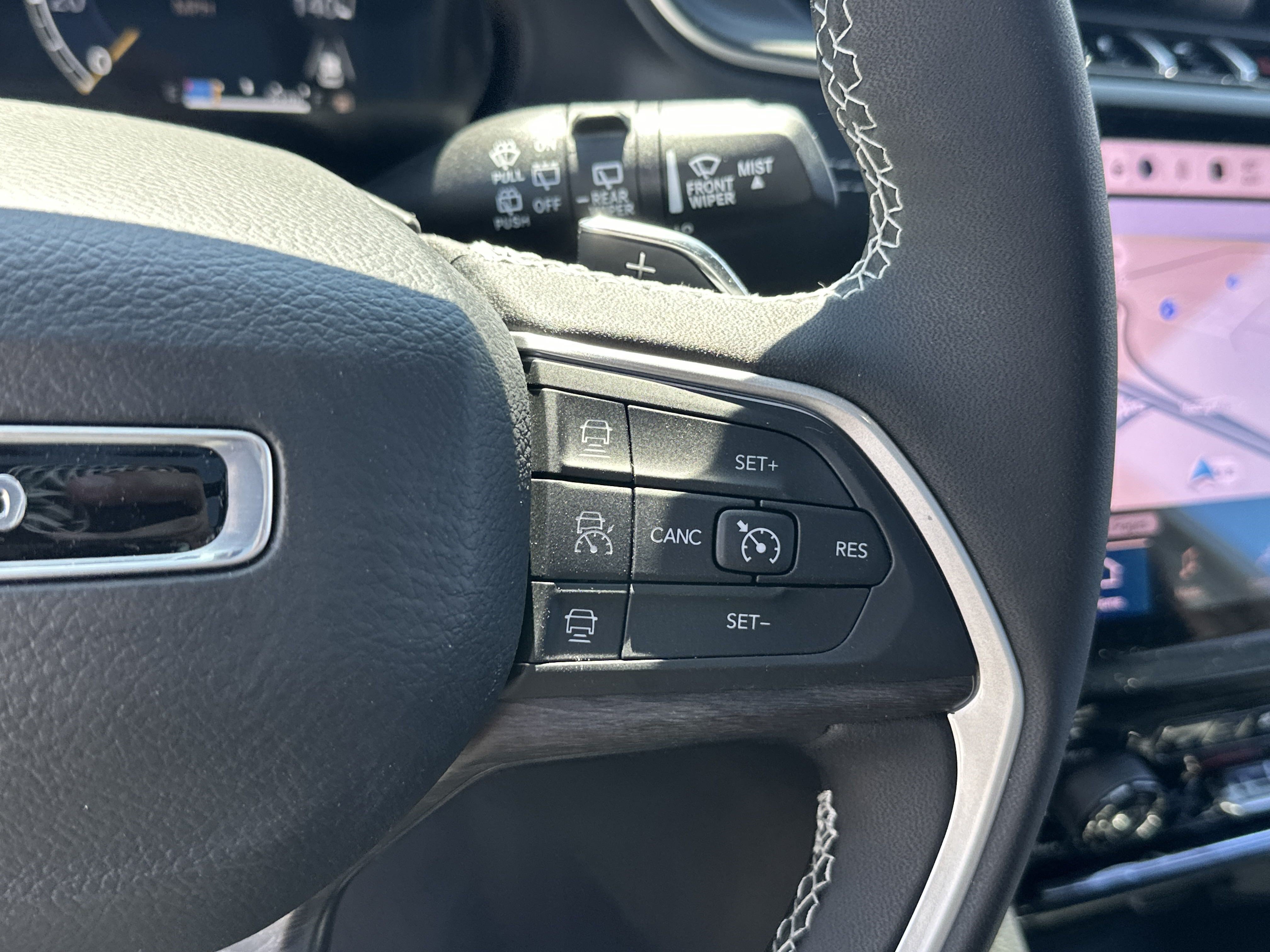 New 2025 Jeep Grand Cherokee Limited w/ Luxury Tech Group II AWD/4WD image 18