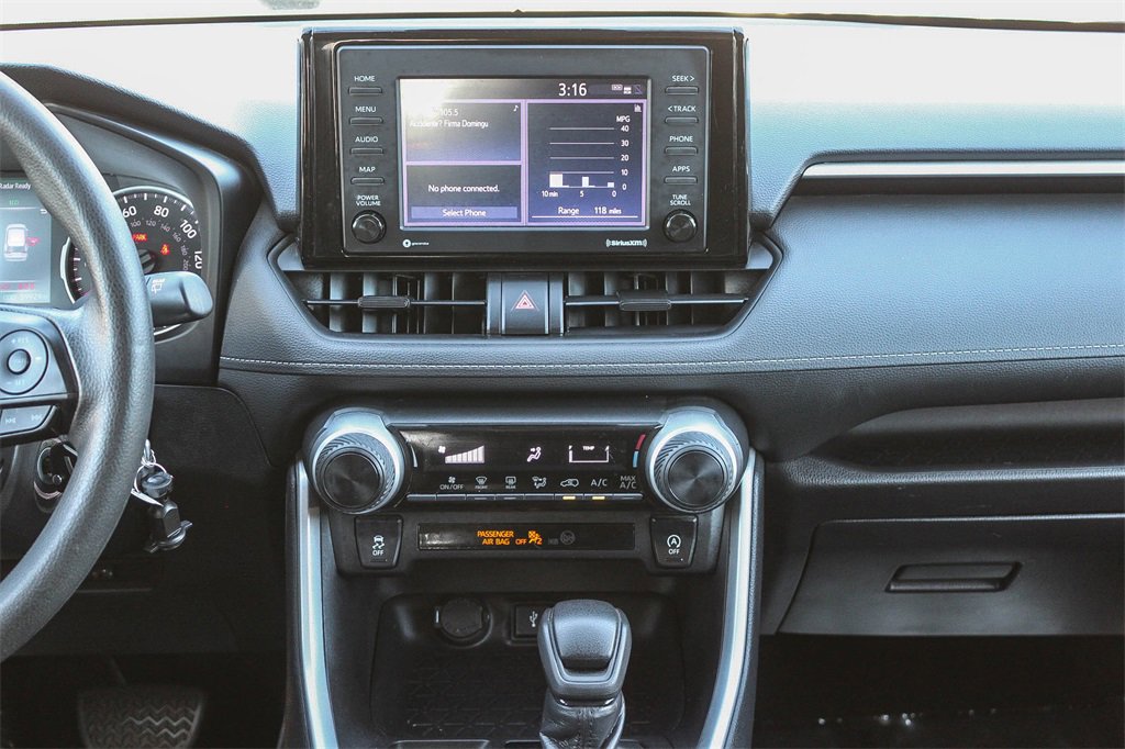 Used 2021 Toyota RAV4 LE image 17