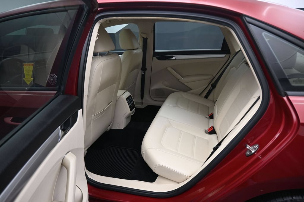 Used 2019 Volkswagen Passat 2.0T Wolfsburg w/ Wheels & Sunroof Package FWD image 32