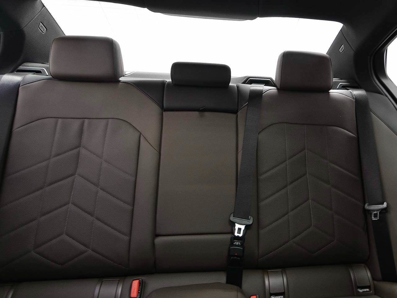 New 2027 BMW 550e xDrive AWD/4WD image 9