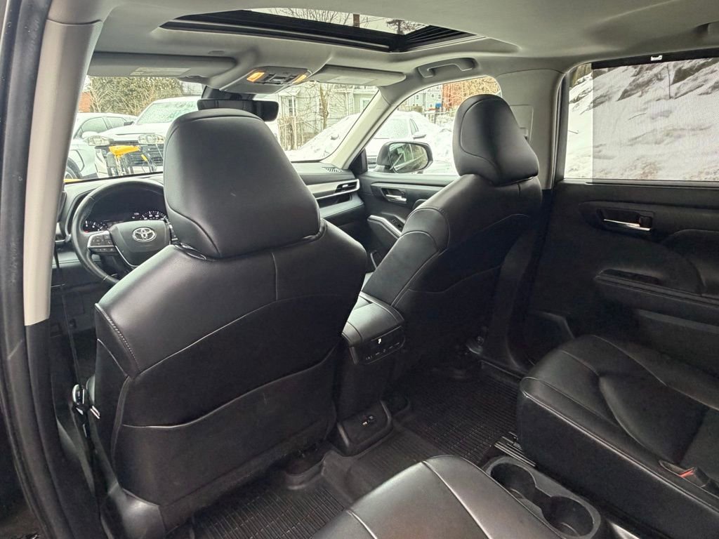Used 2020 Toyota Highlander XLE image 20