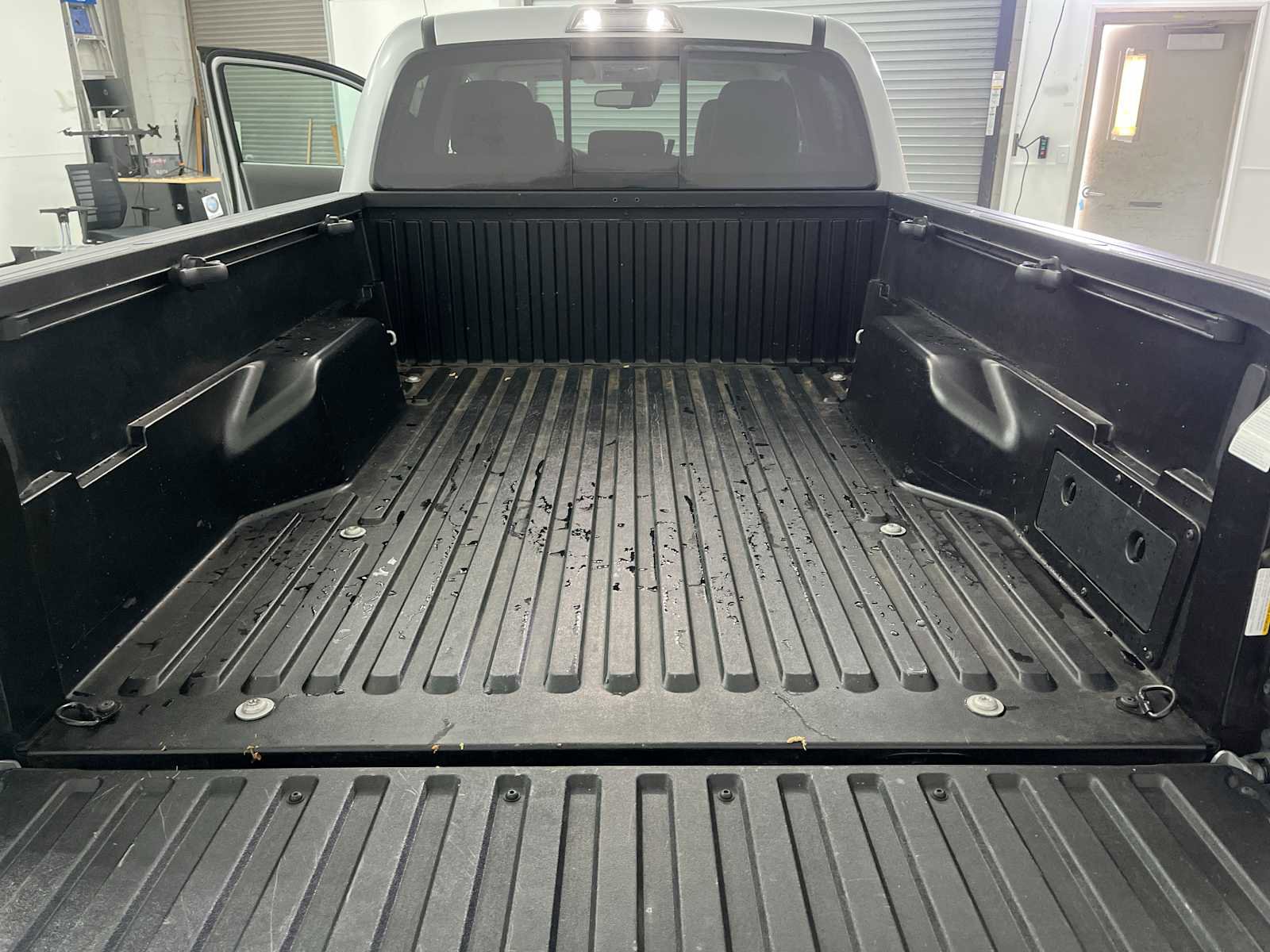 Used 2020 Toyota Tacoma SR5 AWD/4WD image 26