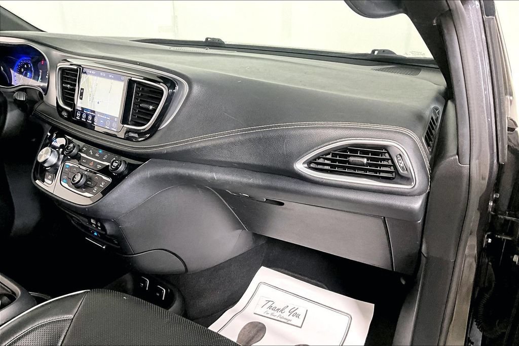 Used 2020 Chrysler Pacifica Limited w/ Advanced Safetytec Group FWD image 16