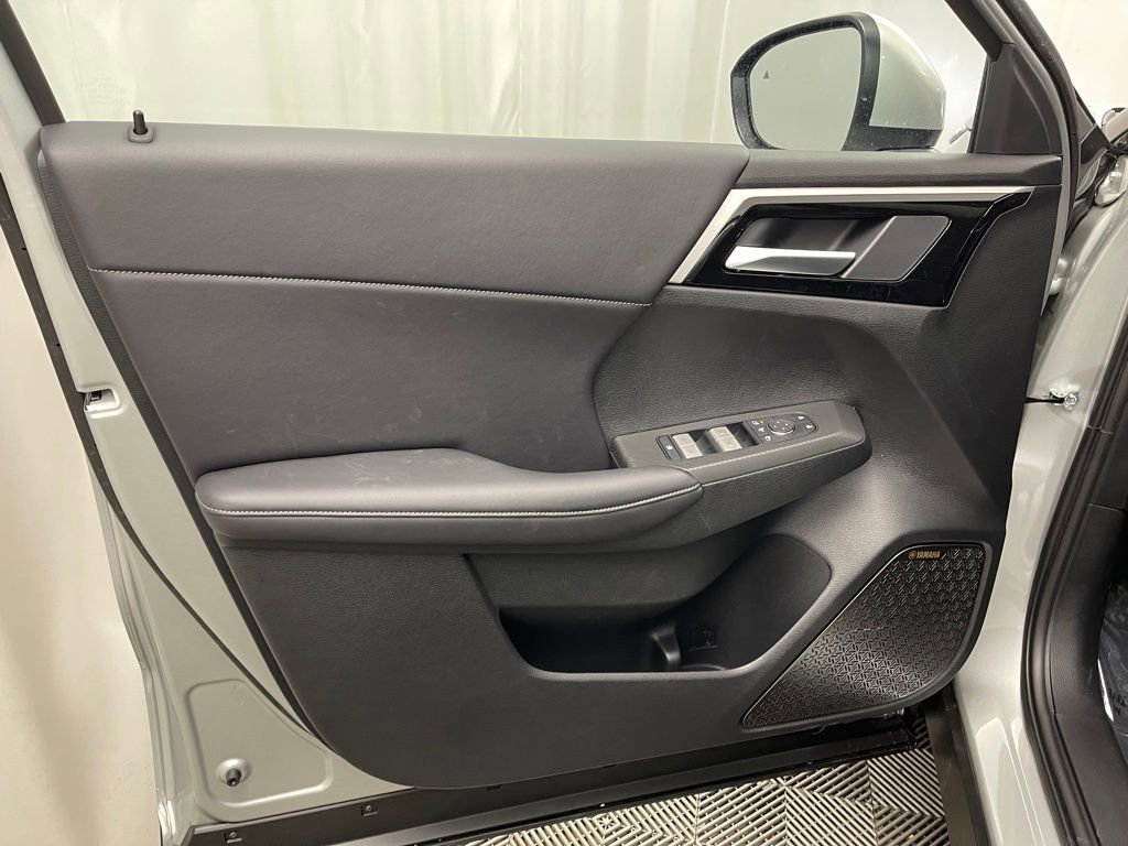 New 2025 Mitsubishi Outlander SE image 22