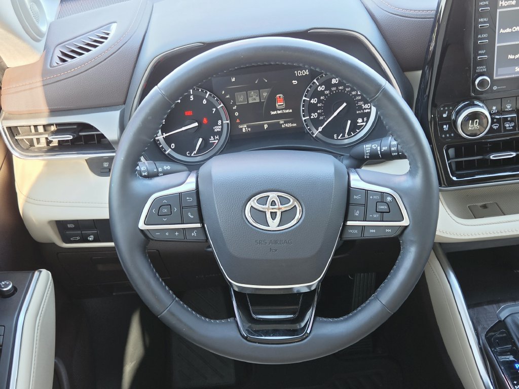 Used 2021 Toyota Highlander Limited FWD image 25