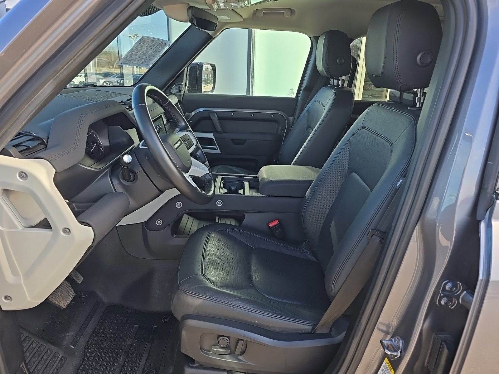 Used 2023 Land Rover Defender 110 SE image 10