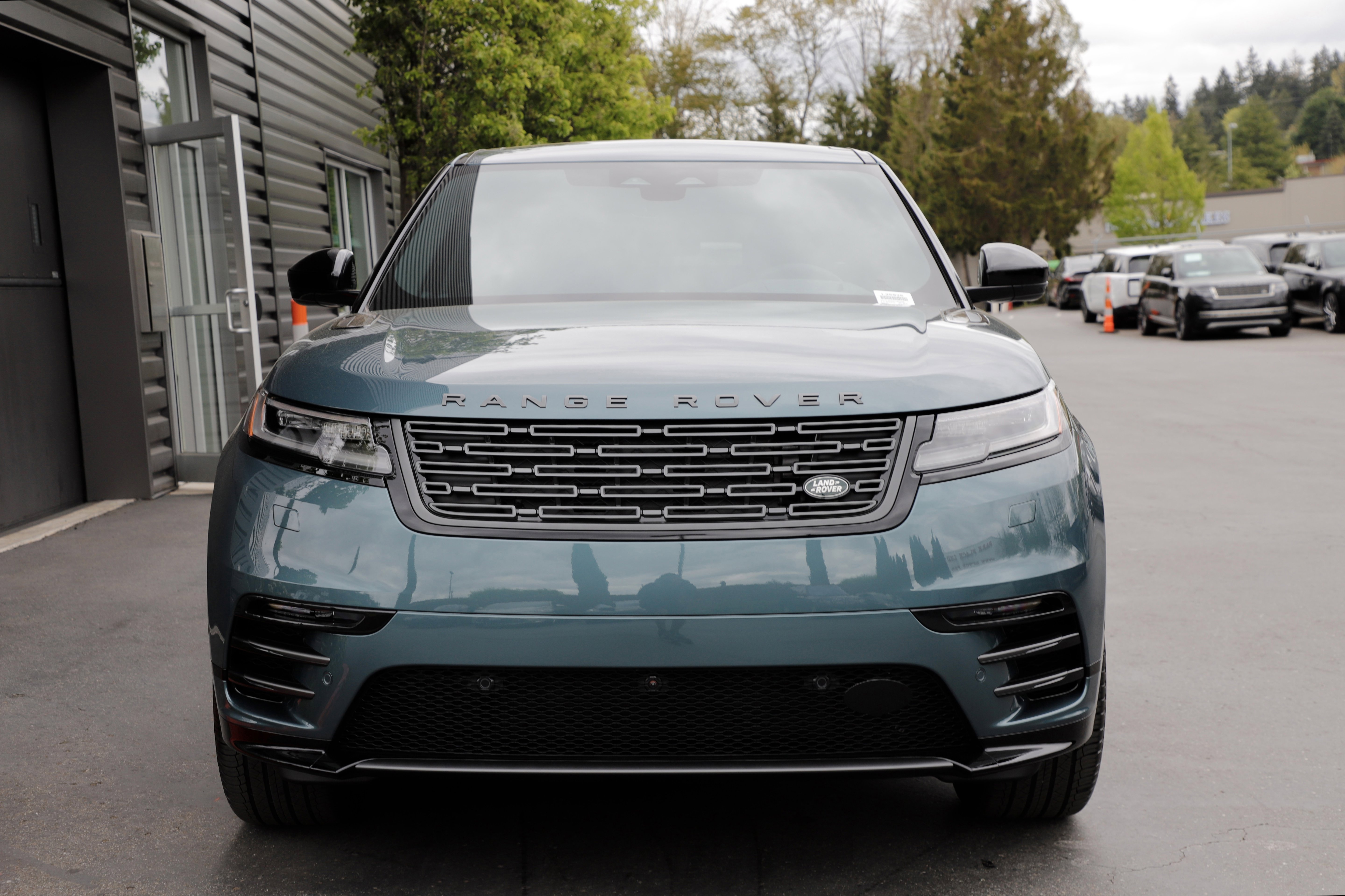 New 2026 Land Rover Range Rover Velar Dynamic SE AWD/4WD image 4