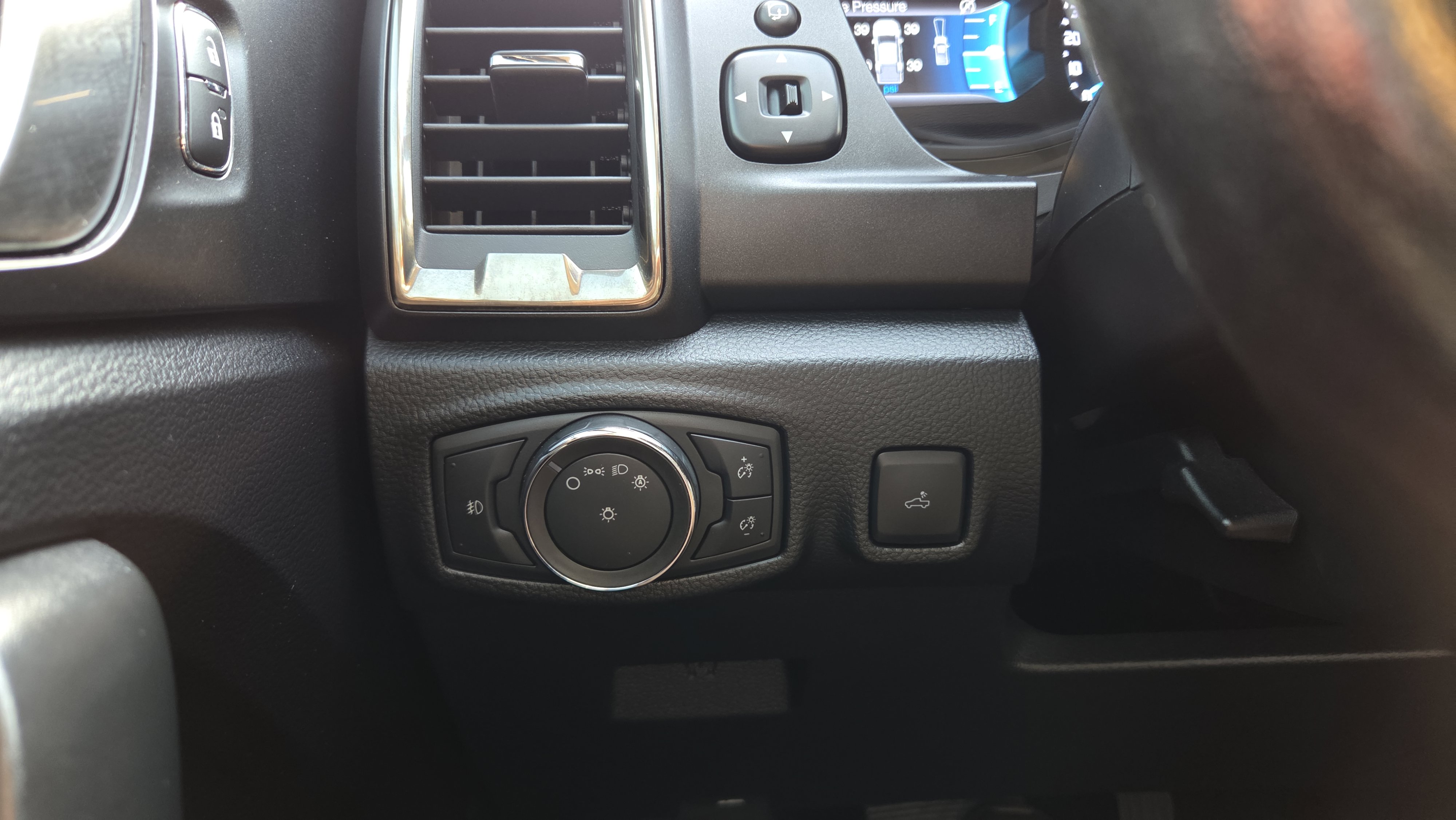 Used 2021 Ford Ranger Lariat w/ Tremor Off-Road Package image 30