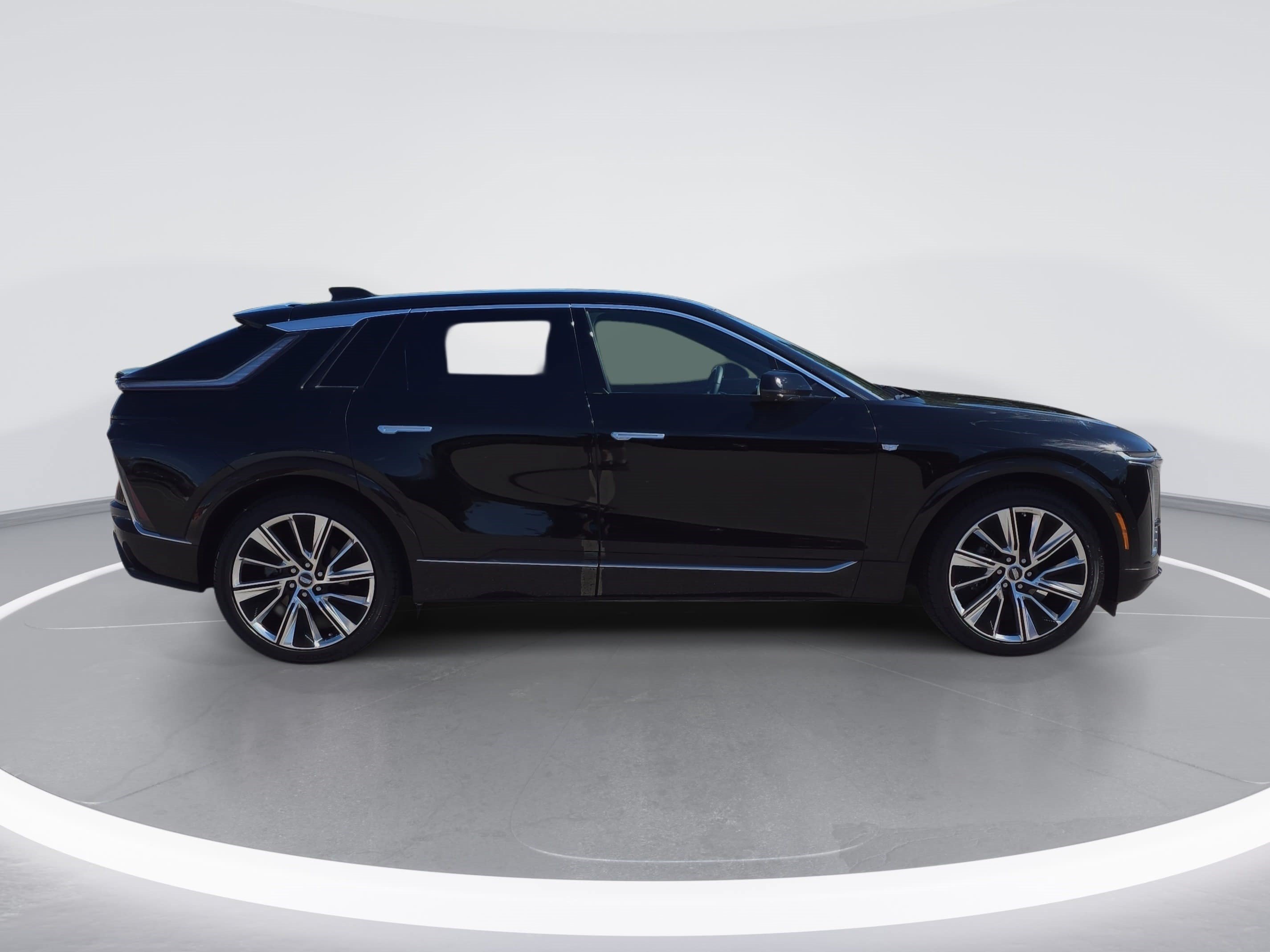 Used 2023 Cadillac Lyriq 2WD image 2